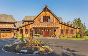 Barn Garages: Where Tradition Meets Modern Convenience