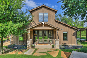 Barn With Living Quarters: Combining Comfort & Country Charm